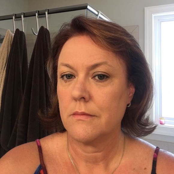 Profile Picture of Donna Eouzan (@deouzan) on Poshmark