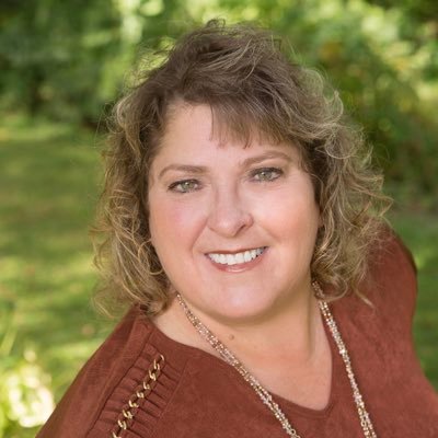 Profile Picture of Annette DeBisz (@AnnetteDeBisz) on Twitter