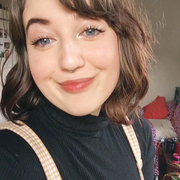 Profile Picture of Lili Teta (@liliteta) on Poshmark