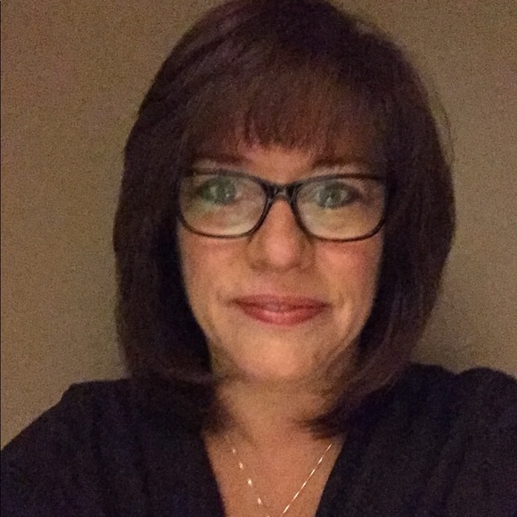 Profile Picture of Kelly Schmelter (@kschmelter8652) on Poshmark