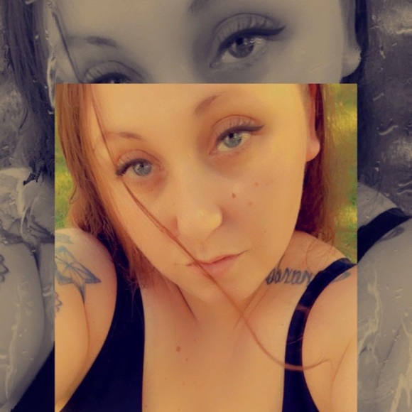 Profile Picture of Nicole Dunaway (@prettycole325) on Poshmark