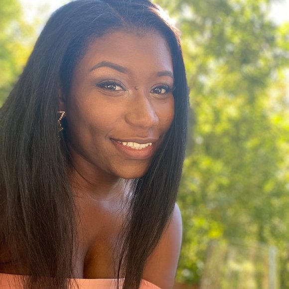 Profile Picture of Ian-ruth Clarke (@agirlnamedian) on Poshmark