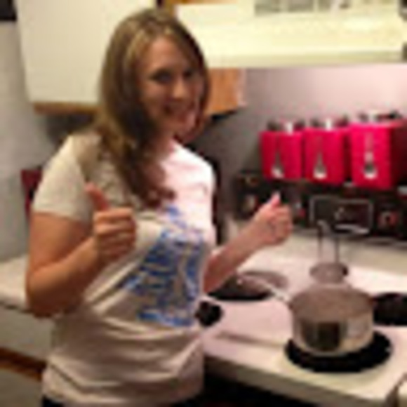 Profile Picture of Evan Lay (@evanrlay) on Poshmark