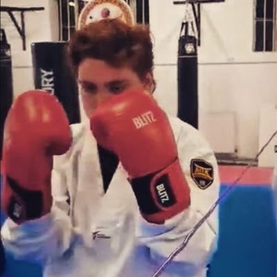 Profile Picture of Miriam L-U (@MiriamLU9) on Twitter