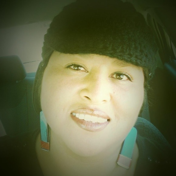 Profile Picture of Natasha Bitsui (@tashabitsui) on Poshmark