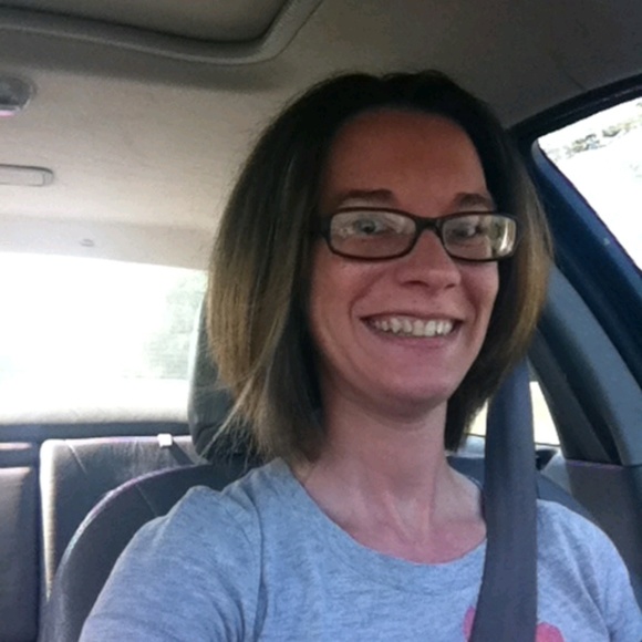 Profile Picture of Shelly Mullins (@sfrost86) on Poshmark