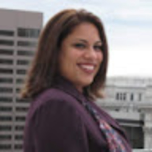 Profile Picture of Eloiza Altoro (@ealtoro) on Poshmark