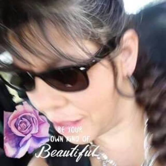 Profile Picture of Janie Overby (@frogleggs21jojo) on Poshmark