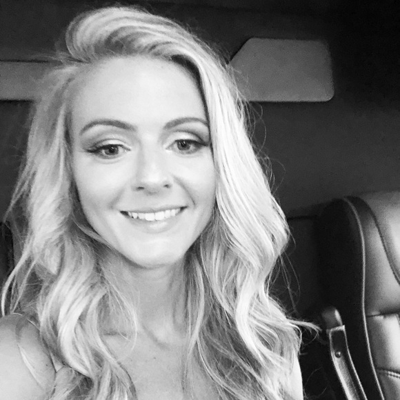 Profile Picture of Amanda Branch (@akb730) on Poshmark