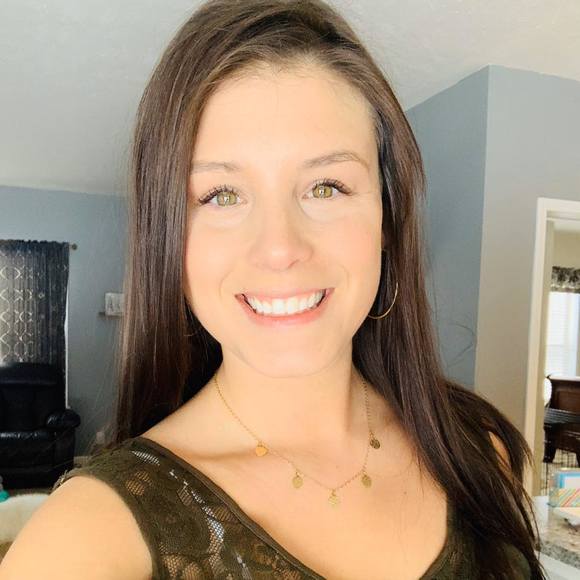 Profile Picture of Stephanie Applegate (@stephapplegate) on Poshmark