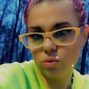 Profile Picture of laceylytle (@laceylytle) on Tiktok