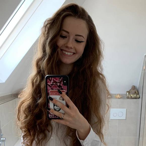 Profile Picture of Emma Neckermann (@emmilisu) on Poshmark
