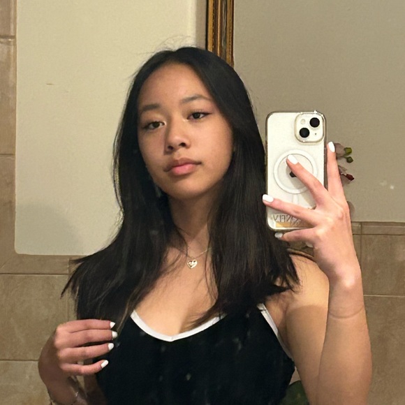 Profile Picture of Celine Wong (@celineewx) on Poshmark