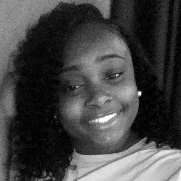Profile Picture of Daijae Holmes (@daijae05) on Poshmark