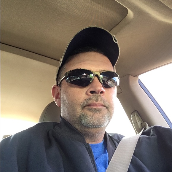 Profile Picture of Greg Hemrick (@stephngreg) on Poshmark