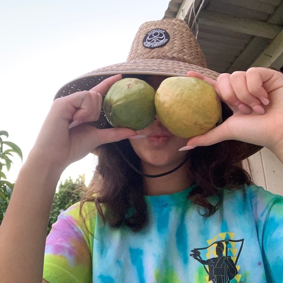 Profile Picture of Tammy Abrew (@alohacloset808) on Poshmark