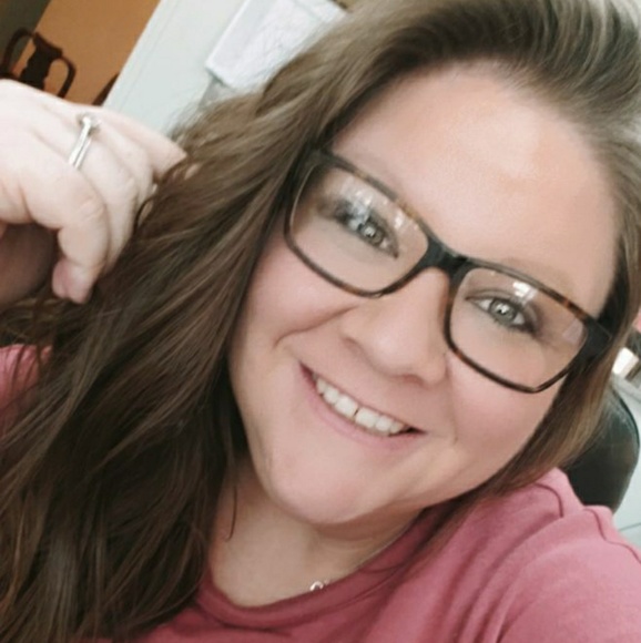 Profile Picture of Ashleigh sexton Sexton (@asexton1991) on Poshmark