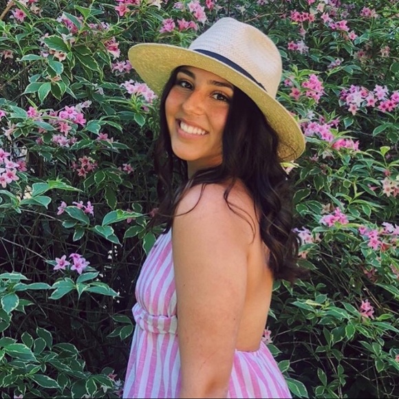 Profile Picture of Nicolette Anello (@nic_anello) on Poshmark