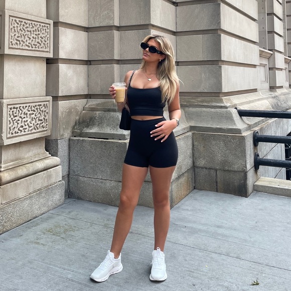 Profile Picture of Mackenzie Burgee (@mackenzieburgee) on Poshmark