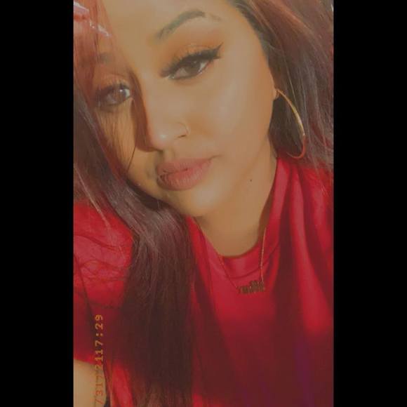 Profile Picture of Vashti Deonarine (@veleutice96) on Poshmark