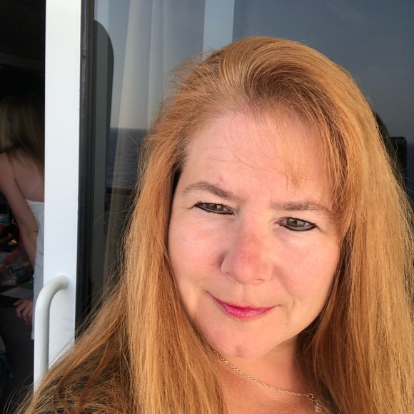 Julie Mcelaney - Poshmark Profile Picture of Julie Mcelaney (@jmcelaney1737) on Poshmark