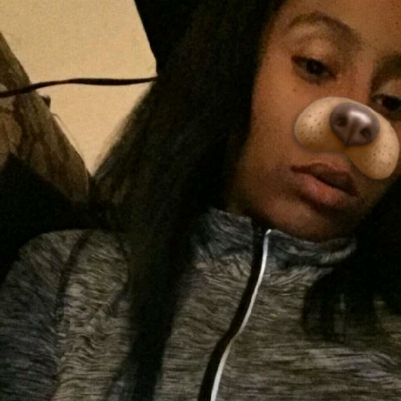 Profile Picture of Jamesha Hampton (@mesha_mesha) on Poshmark