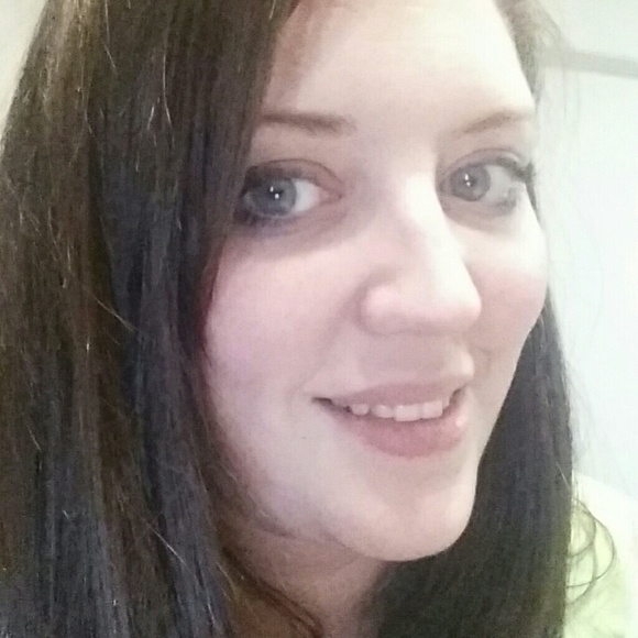 Profile Picture of Tosha Martinez (@martineztosha) on Poshmark