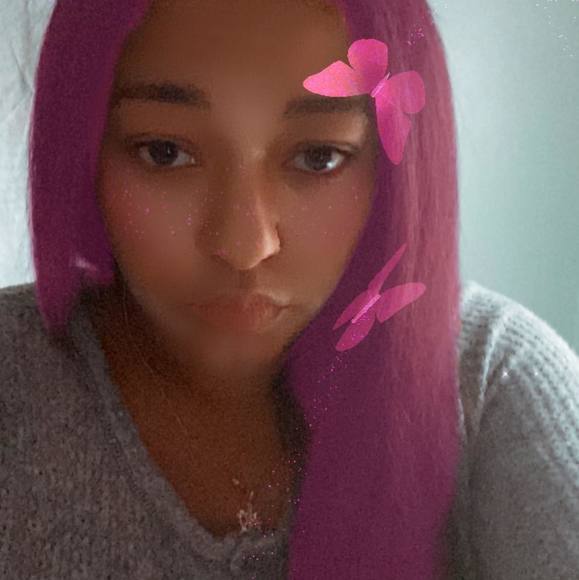 Profile Picture of Gigi Devico (@gigidevico) on Poshmark