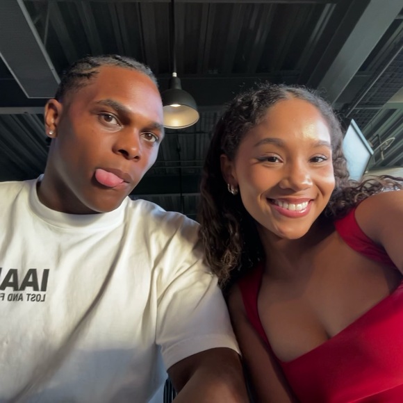 Profile Picture of Leeah Garcia (@mariegarcia52) on Poshmark