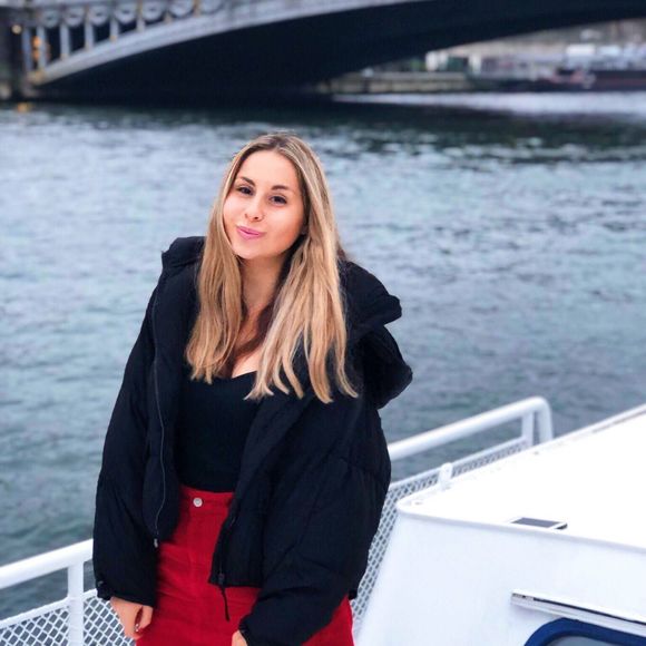 Profile Picture of Iris Goldsztajn (@irisgoldsztajn) on Poshmark