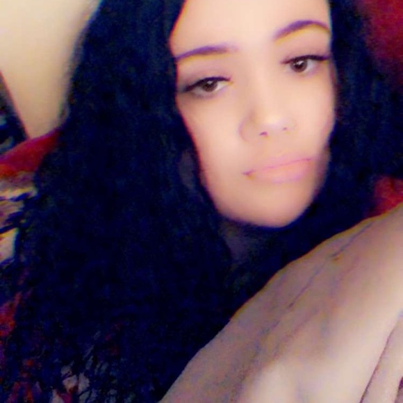 Profile Picture of Kayley Thygesen (@kayleybaby) on Poshmark