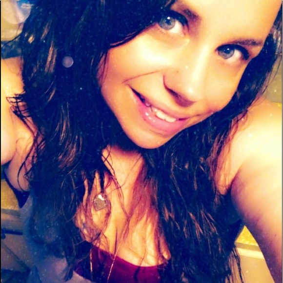 Profile Picture of Kristi Aldridge (@kmay85) on Poshmark