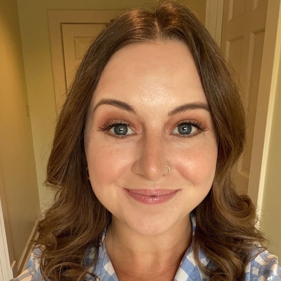 Profile Picture of Allison Singh (@allisonpaquette) on Poshmark