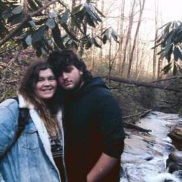 Profile Picture of Blakeley Yates (@blakeley_yates) on Poshmark