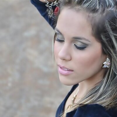 Profile Picture of Lara Dias (@laradias13) on Twitter