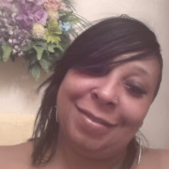 Profile Picture of Rayeanne Moore (@sexyraye56) on Poshmark