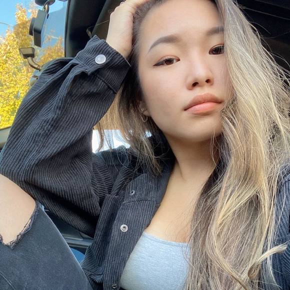 Profile Picture of Clarabelle Lee (@clarabellelee) on Poshmark