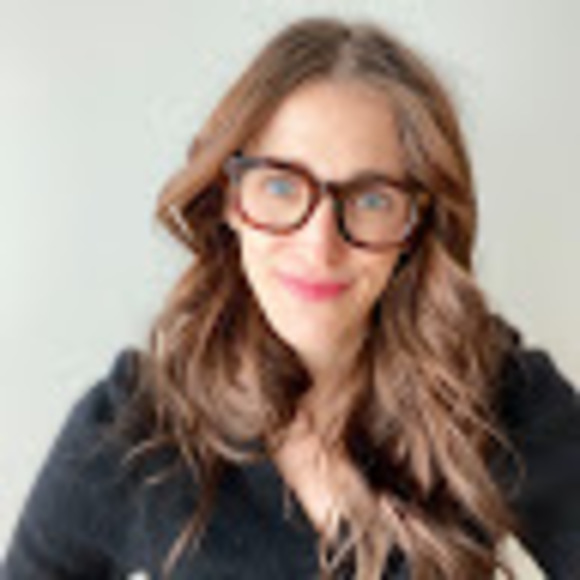 Profile Picture of Carlyn Schlechter (@cschlechter123) on Poshmark