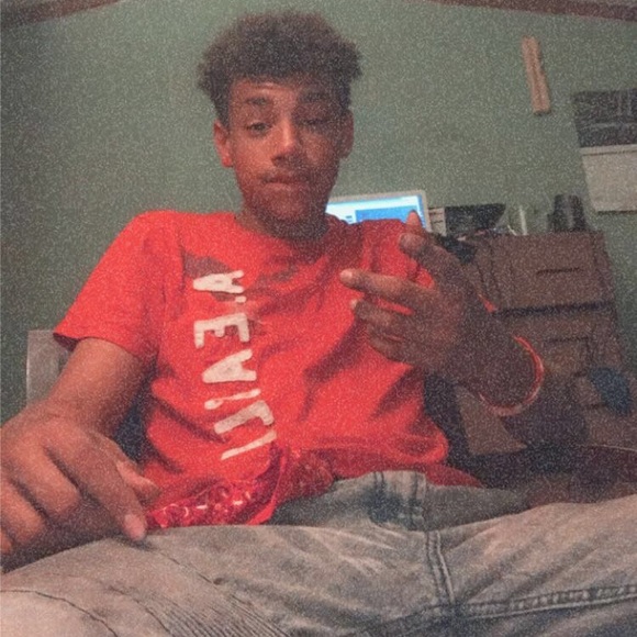 Profile Picture of Dorian Wallace (@lildielsel) on Poshmark