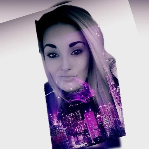 Profile Picture of Amanda Jenkins (@amandajenkin381) on Poshmark