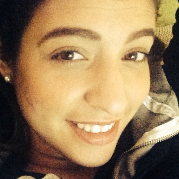 Profile Picture of Lupe Zavala (@lupe_25) on Poshmark