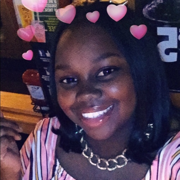 Profile Picture of Briana Barge (@brianabarge58) on Poshmark