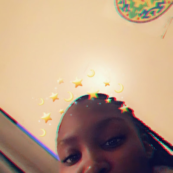 Profile Picture of Danielle Barker (@daniellebark561) on Poshmark