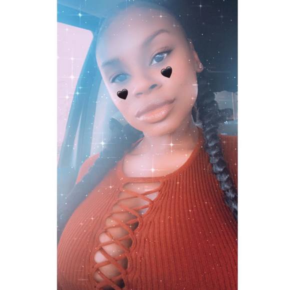 Profile Picture of Alisha Hogan (@alishahogan) on Poshmark