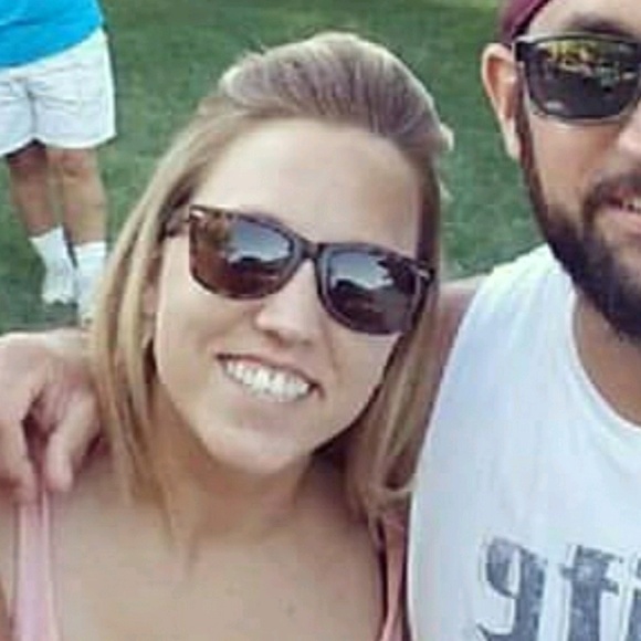 Profile Picture of Emily Michka (@emilymichka90) on Poshmark