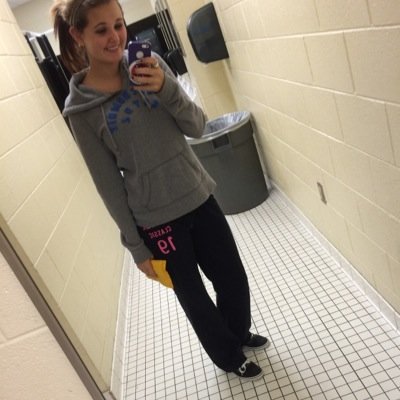 Profile Picture of Mandy Riffe (@mandy_riffe) on Twitter