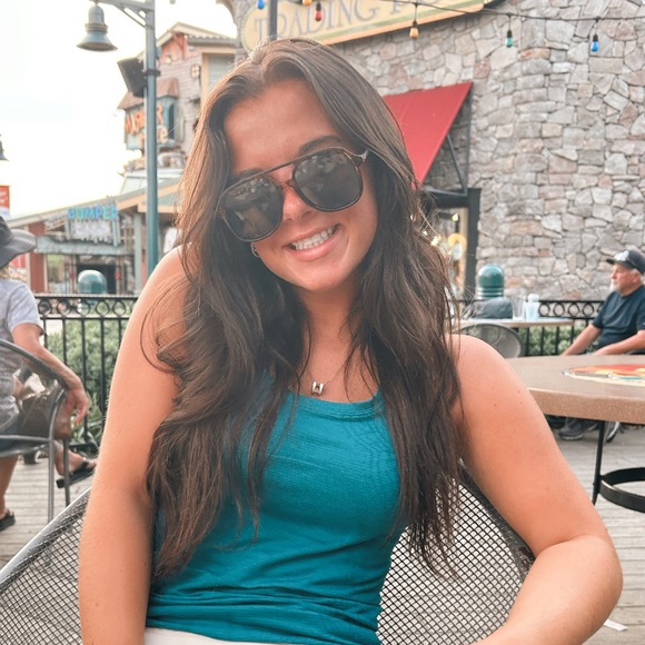 Profile Picture of Hannah Cain (@hbcain215) on Poshmark