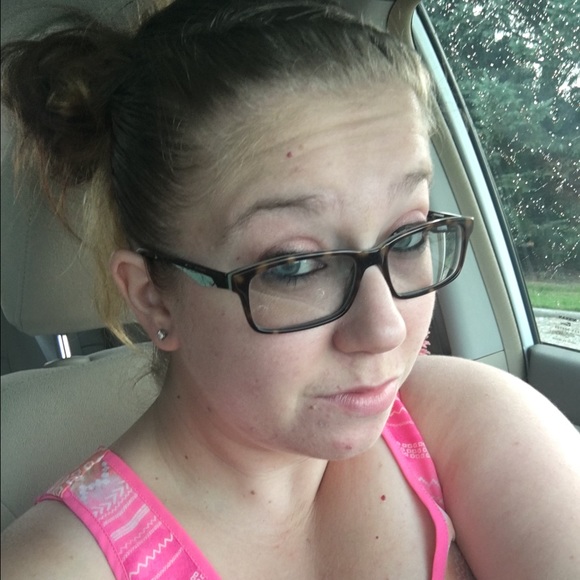 Profile Picture of Danielle Dilts (@ddilts08) on Poshmark