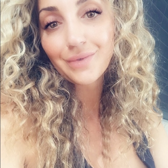 Profile Picture of Tina Aghassi (@taghassi) on Poshmark