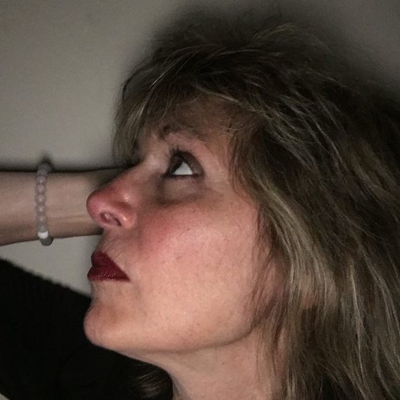 Profile Picture of Linny March batory (@linnymarch) on Poshmark